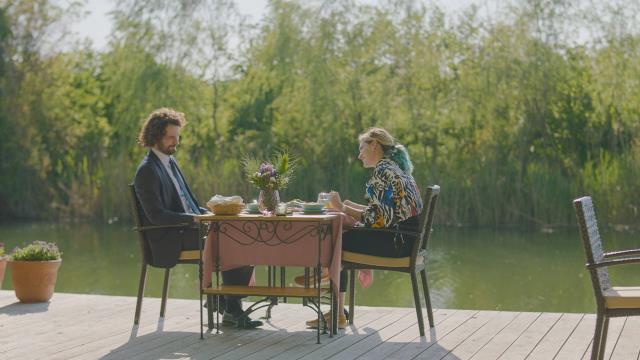 Masumlar Apartmanı'nda Safiye'nin Naci'ye Sarıldığı Sahne İzleyicileri Ekrana Kilitledi