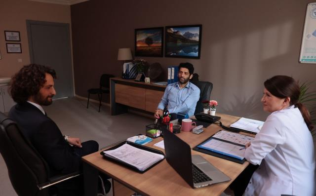 Masumlar Apartmanı'nda Safiye'nin Naci'ye Sarıldığı Sahne İzleyicileri Ekrana Kilitledi