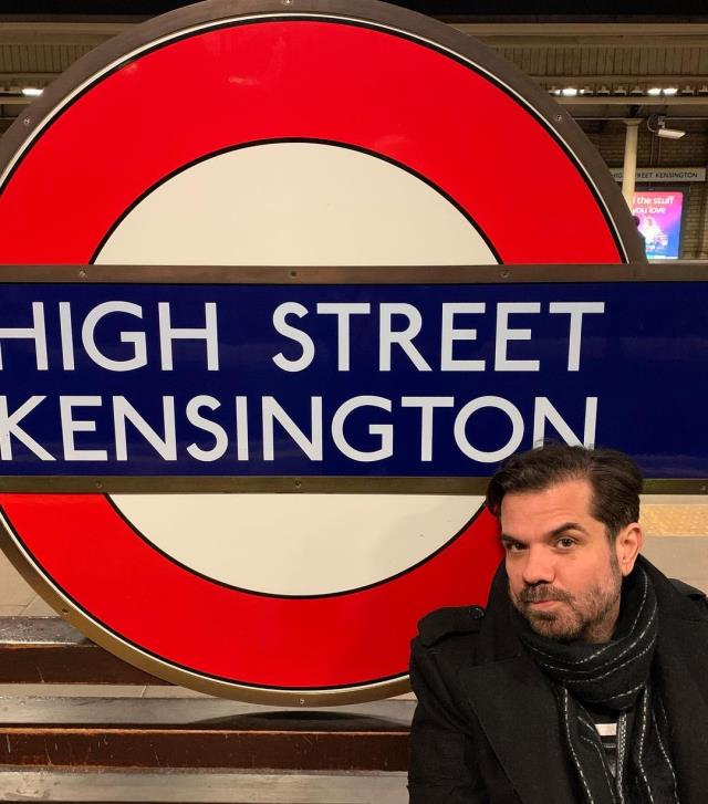 Öpüşme pozlarını paylaşan Beren Saat, hem Kenan Doğulu'nun doğum gününü kutladı hem de aşkını haykırdı