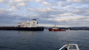Ham petrol taşıyan tanker kıyıya sürüklendi, İstanbul Boğazı'nda trafik askıya alındı