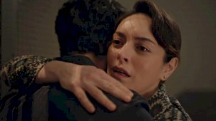 Masumlar Apartmanı'nda Safiye'nin Naci'ye Sarıldığı Sahne İzleyicileri Ekrana Kilitledi