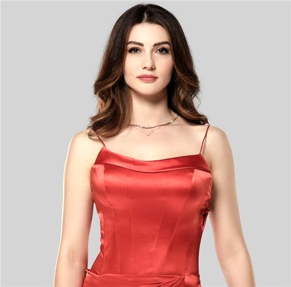 Aşk Mantık İntikam'ın yıldızı Burcu Özberk hakkında şaşırtan gerçek!