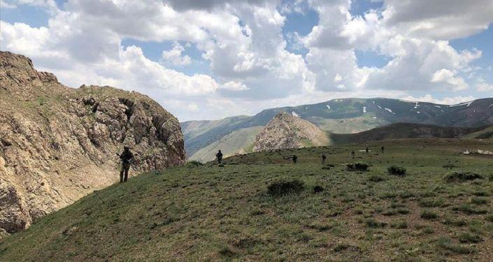 Hakkari Valiliği, kentte 15 günlük süreyle toplantı ve gösteri yürüyüşlerini yasakladı