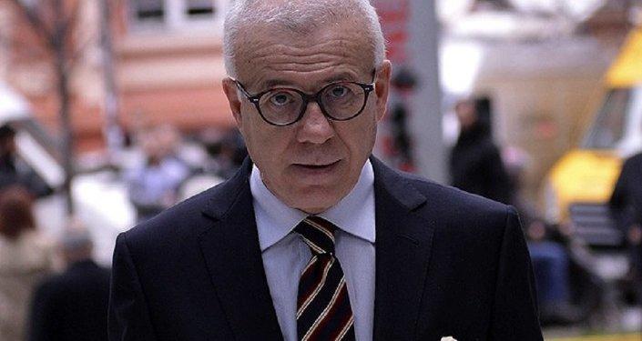 Hürriyet yazarı Özkök&#039;ten Petekkaya&#039;ya: Bu paylaşımı kafayı çekip yaptıysan kötü, kafayı çekmeden yaptıysan felaket