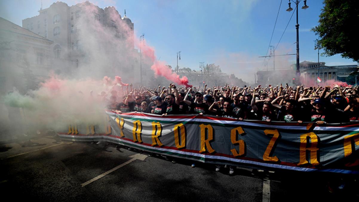 Macar taraftarlardan, Eriksen&#039;e görülmemiş destek! Binlerce kişi adına tezahürat yaptı