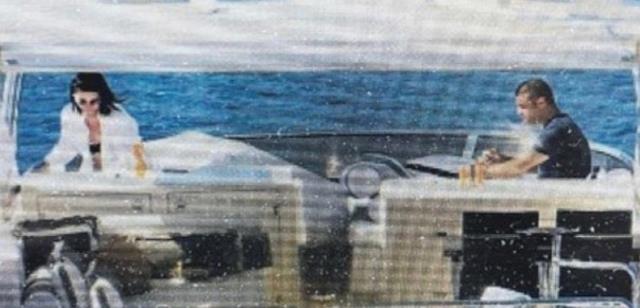 Magazin basınından köşe bucak kaçan Sibel Can yıllar sonra bikinili görüntülendi