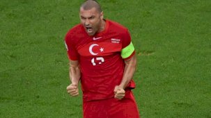 Burak Yılmaz, etkisiz oynayan takım arkadaşı Kenan Karaman'a sert çıktı: Neden bekliyorsun