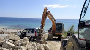 Doğa tahribini görüntülemeye çalışan gazeteci alıkonuldu