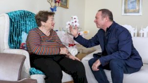 Halk müziğinin efsanesi Yıldız Ayhan hayatını kaybetti