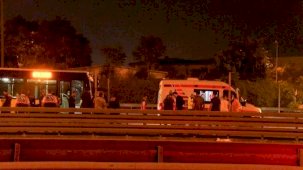 Kendisini önce metrobüse sonra ambulansa kilitledi