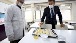 Milli Eğitim Bakanı Selçuk, öğrencilerle peynirli poğaça yaptı