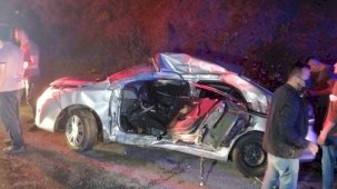 Otomobil ile servis minibüsü çarpıştı: 6 yaralı