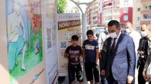 Siirt'te 'Masal Durakları Projesi': Otobüs bekleyen çocuklar karekodla masal dinleyebilecek