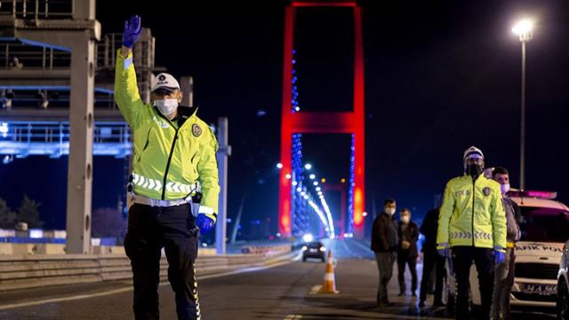 Türkiye'de sokağa çıkma kısıtlaması 7 ay sonra tamamen kaldırıldı