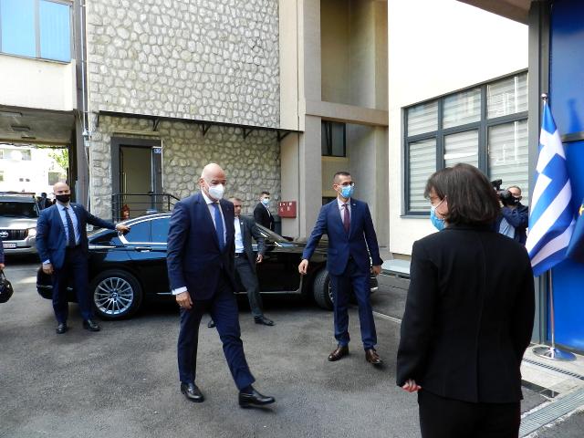 Yunanistan Dışişleri Bakanı Dendias, Kosovalı mevkidaşı ile görüştüDendias: "Ülkenize vize muafiyetinin verilmesinden yanayız"