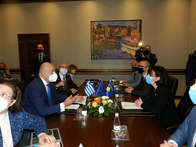 Yunanistan Dışişleri Bakanı Dendias, Kosovalı mevkidaşı ile görüştüDendias: "Ülkenize vize muafiyetinin verilmesinden yanayız"