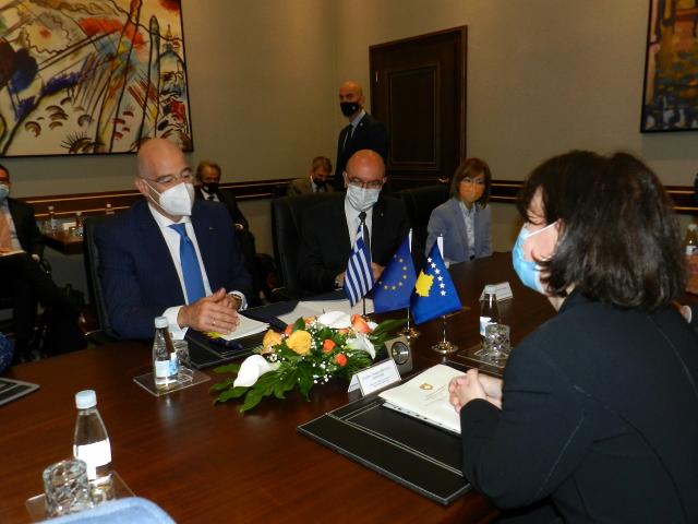 Yunanistan Dışişleri Bakanı Dendias, Kosovalı mevkidaşı ile görüştüDendias: "Ülkenize vize muafiyetinin verilmesinden yanayız"