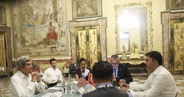 Bakan Kurum, ABD Başkanı Biden'ın İklim Özel Temsilcisi Kerry ile bir araya geldi