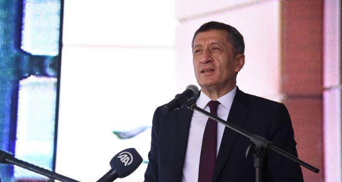 Bakan Selçuk&#039;tan kafa kesme görselleri kullanan çocuk dergisi hakkında açıklama: Yetki ve sorumluluk alanımız dışında