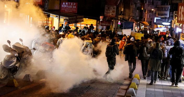 Şiddet uygulayan polise soruşturma yolu