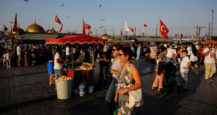 'Çift doz aşı olanlara konser ve maç bileti ücretsiz verilsin'