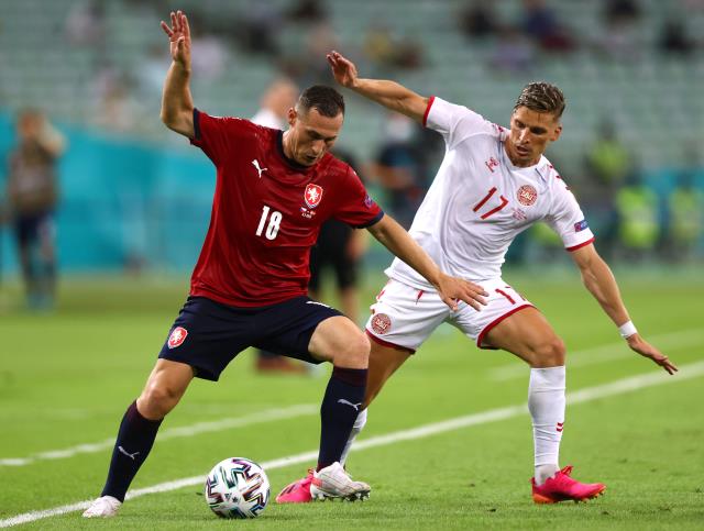 Galatasaray, Jens Stryger Larsen transferini 4 milyon euroya bitirdi