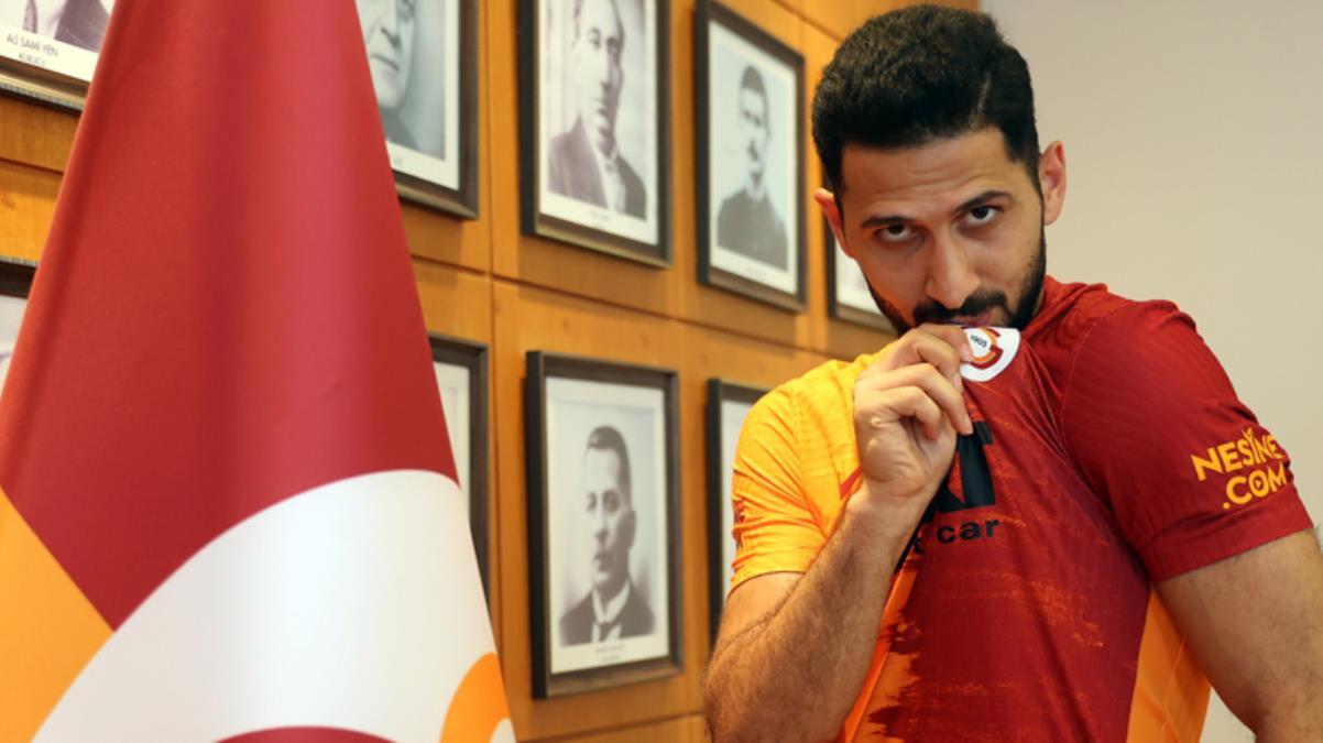 Galatasaray&#039;la sözleşmesini iki yıl uzatan Emre Akbaba, büyük bir indirime gitti