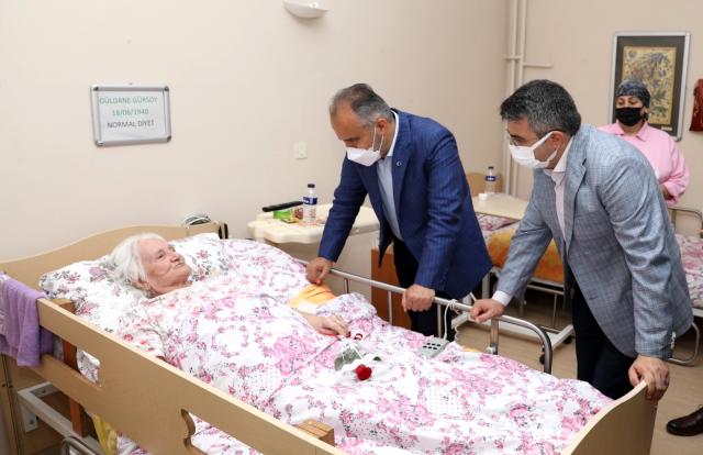 Huzurevi ve hastanede bayram