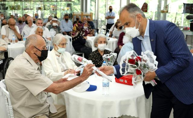 Huzurevi ve hastanede bayram