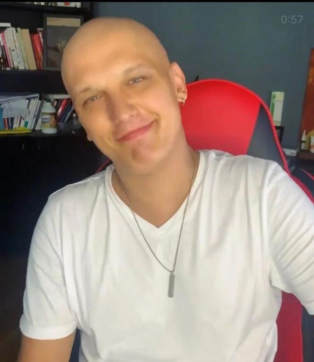 Kansere yakalanan oyuncu Boğaç Aksoy'dan öncesi-sonrası paylaşımı: Tedavimiz harika gidiyor