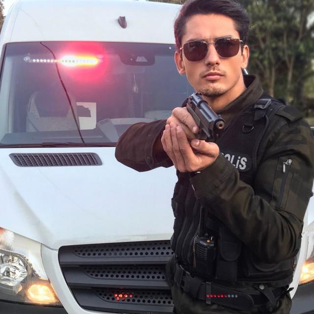 Kansere yakalanan oyuncu Boğaç Aksoy'dan öncesi-sonrası paylaşımı: Tedavimiz harika gidiyor