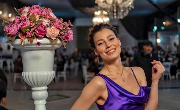 Oğuzhan Uğur&#039;la ilişki yaşayan oyuncu Müjde Uzman&#039;dan aşk dolu paylaşım