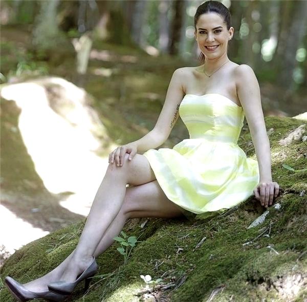 Show Ana Haber'den ayrılan Ece Üner'in yerine Dilara Gönder getirildi