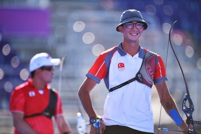 Son Dakika: Bravo Mete Gazoz! Milli okçumuz, Tokyo Olimpiyatları'nda Japon rakibi Takaharu Furukawa'yı yenerek finale çıktı