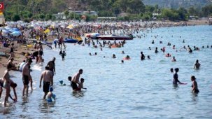 Antalya’da boş yer kalmadı, Vali 'Rezervasyon için beni arıyorlar' dedi