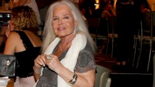 84 yaşındaki Gönül Yazar evinde kaza geçirerek hastaneye kaldırıldı