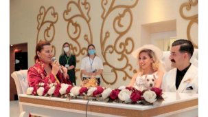 Düğünlerini erteleyen çiftler soluğu nikâh salonlarında aldı