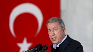 Milli Savunma Bakanı Akar: Teröristler iki gece aynı yerde yatamıyor, kendilerine kaçacak delik arıyorlar