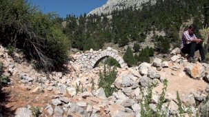 Tarihi Nodar Han ve hana ait kemerli kuyu define avcıları tarafından talan edildi