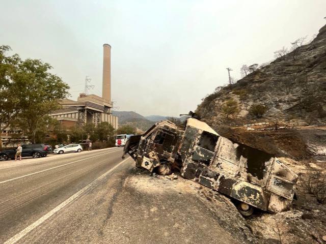 Acı tablo gün ağarınca ortaya çıktı! Milas'taki termik santrali söndürmeye giden TOMA bile kül olmuş