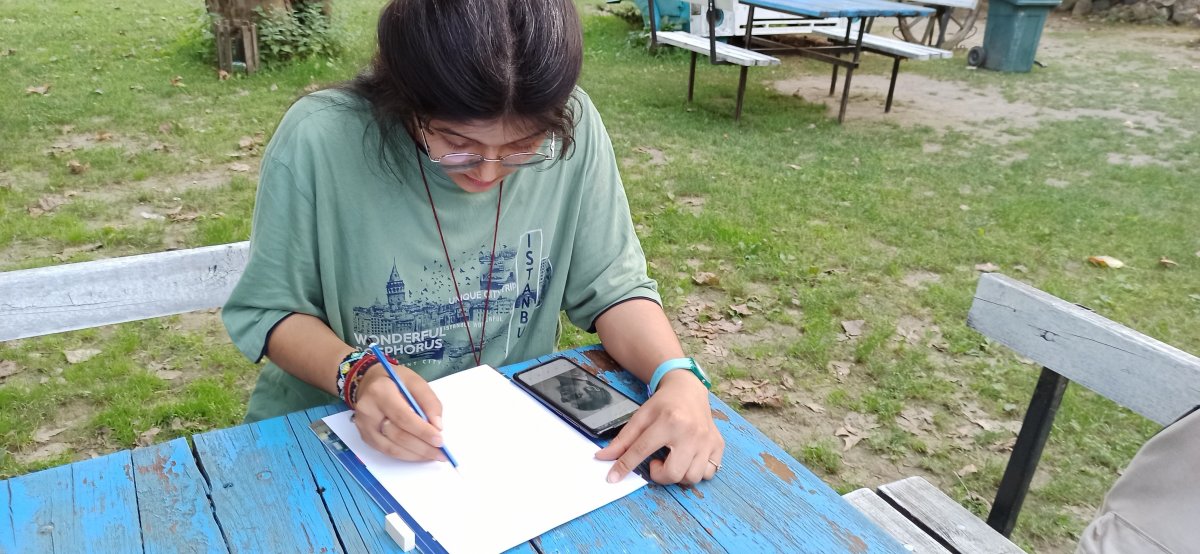 Afganistan’dan kaçan Nazila, resim çizerek hayata tutunuyor