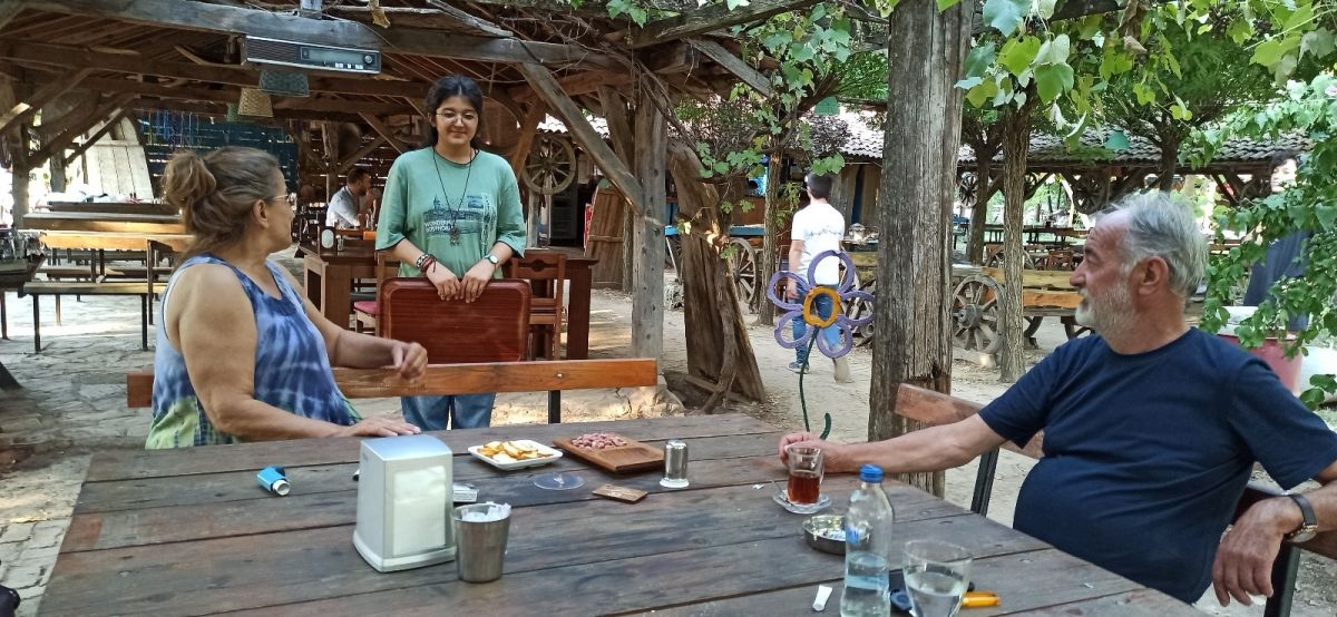 Afganistan’dan kaçan Nazila, resim çizerek hayata tutunuyor