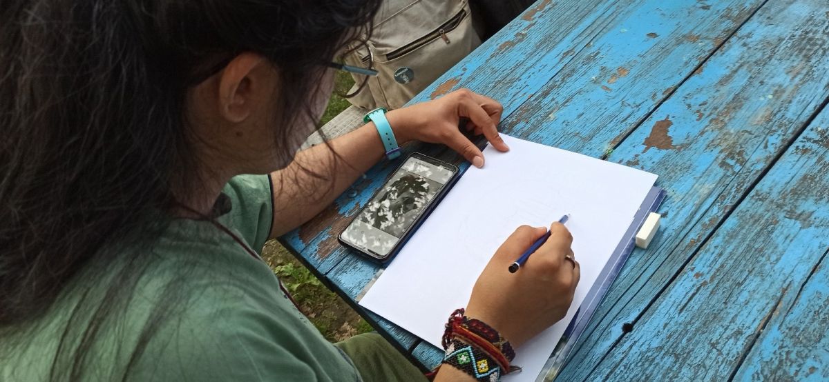 Afganistan’dan kaçan Nazila, resim çizerek hayata tutunuyor