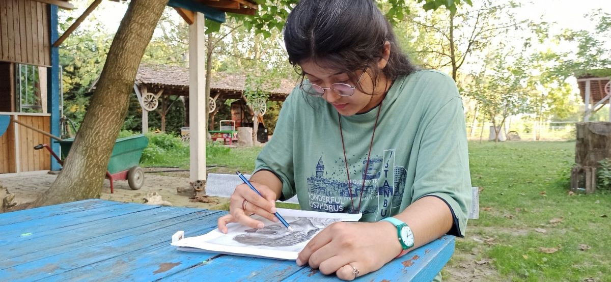 Afganistan’dan kaçan Nazila, resim çizerek hayata tutunuyor