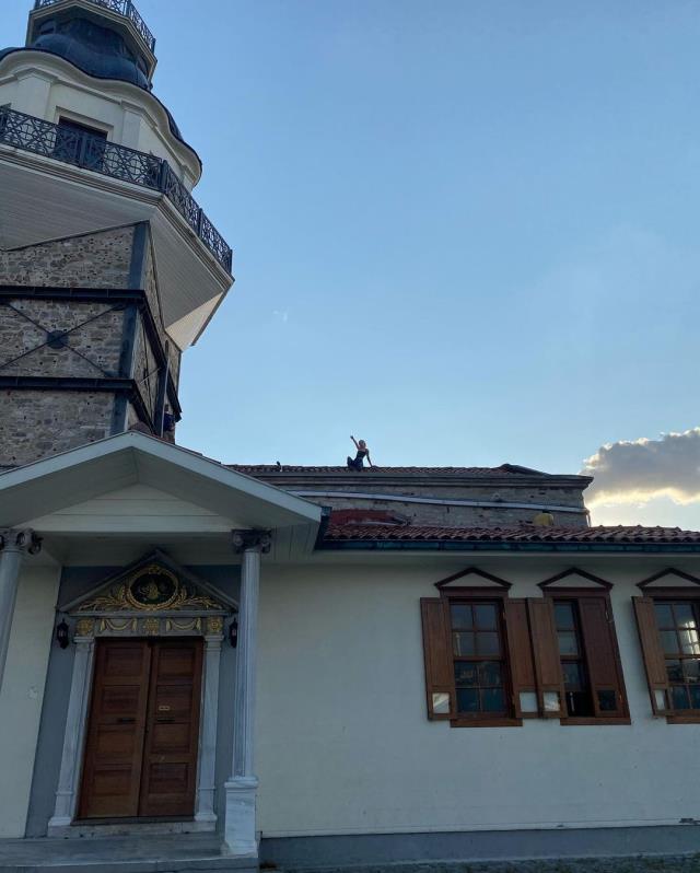 Aleyna Tilki, yeni şarkısının klibi için Kız Kulesi'nin çatısına çıktı
