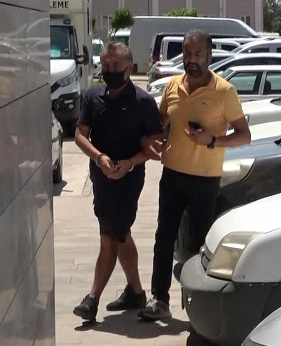 Azra Gülendam Haytaoğlu'nun katilinin komşuları konuştu: 3 gün boyunca kötü bir koku vardı