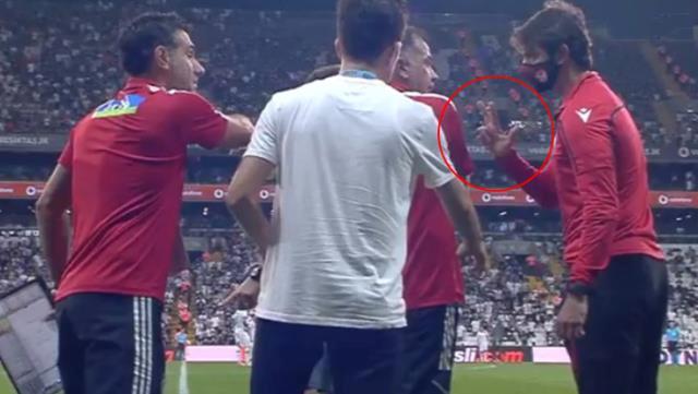 Beşiktaş maçında yabancı kuralı skandalı! 4. hakem, Sergen Yalçın'ı yanlış yönlendirdi