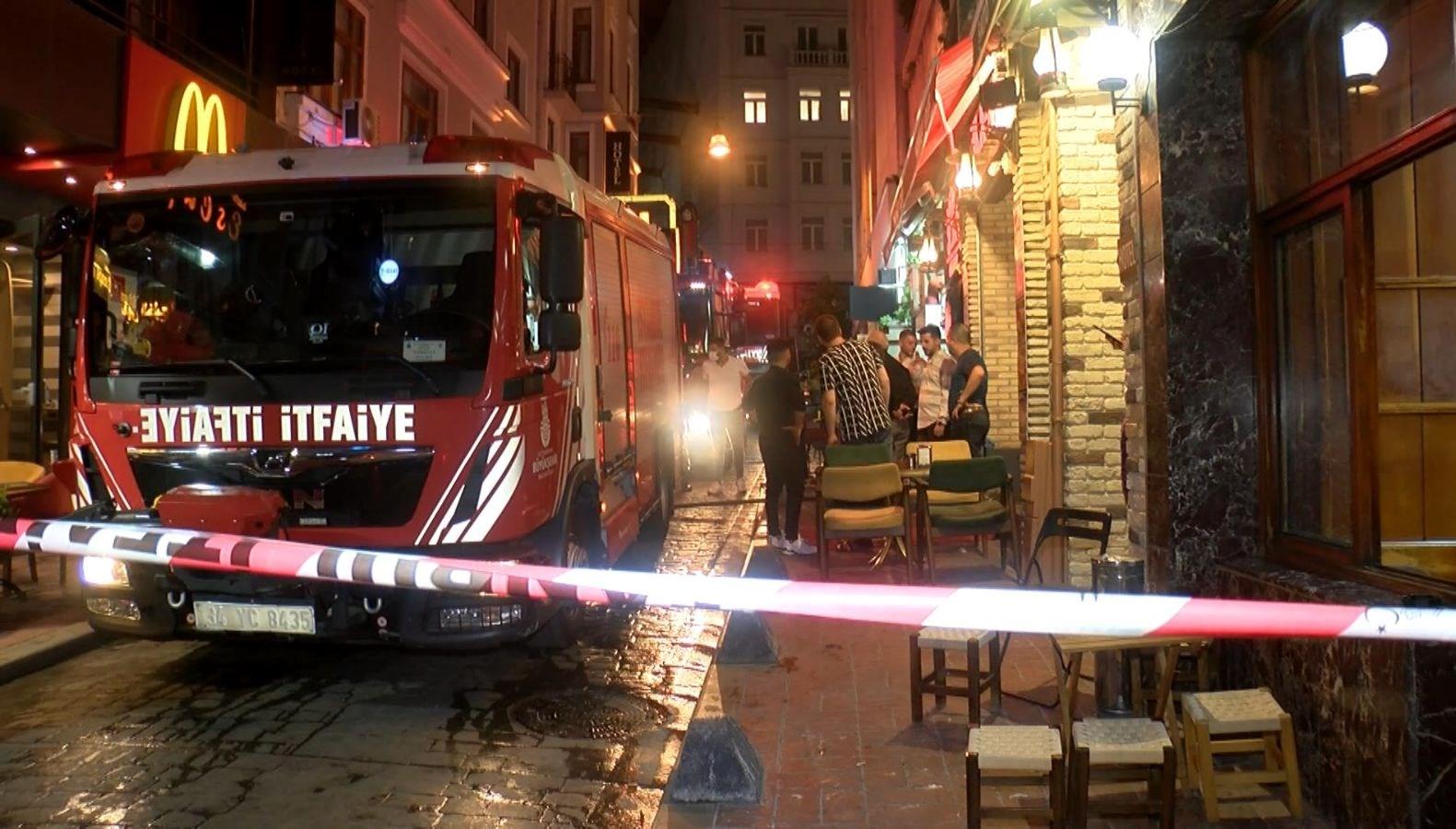 Beyoğlu İstiklal Caddesi&#039;nde yangın
