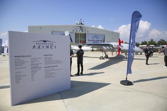 Cumhurbaşkanı Erdoğan, Akıncı TİHA'ya ilk imzayı attı