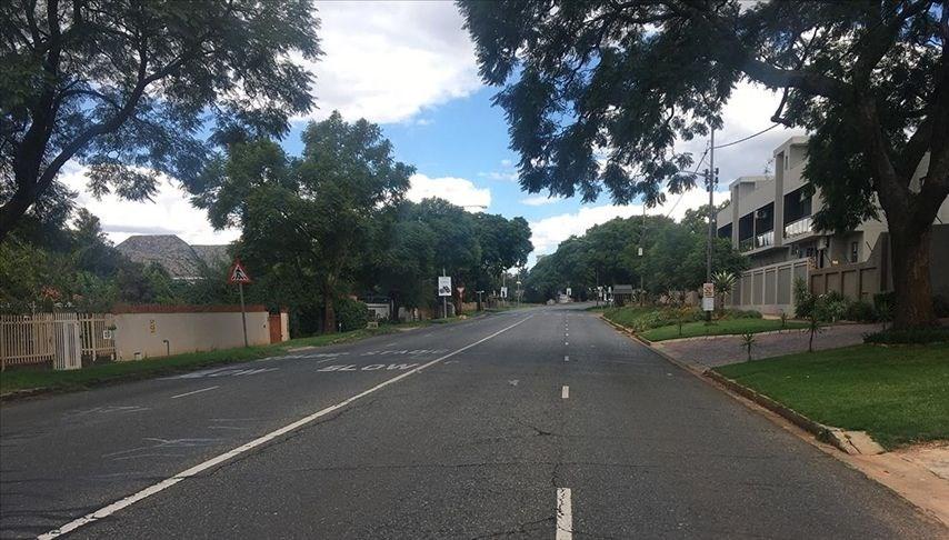 Güney Afrika'da 'tam kapanma' iddiası polisi alarma geçirdi